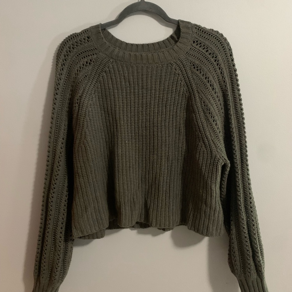 AMERICAN EAGLE olive cropped sweater